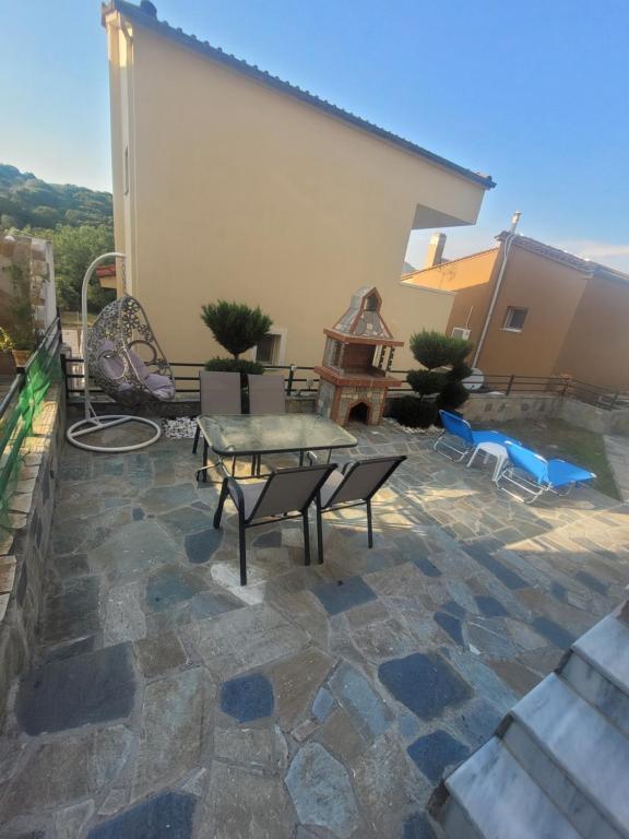 Patio alebo iná vonkajšia časť ubytovania Ina's Masionette