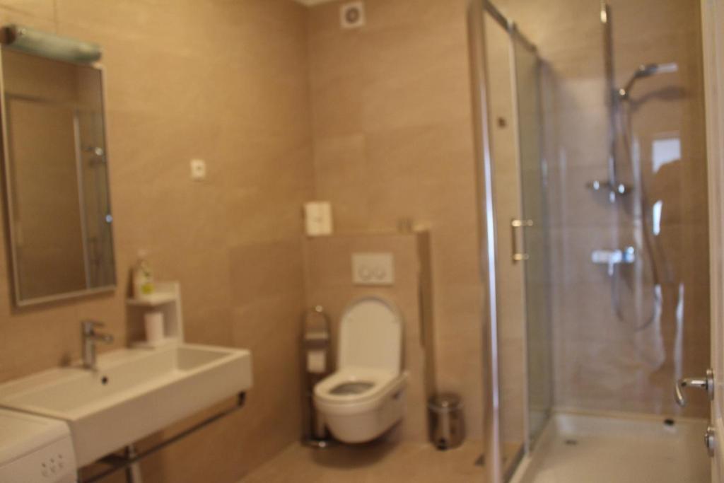 Kúpeľňa v ubytovaní Beachside Apartments Znjan