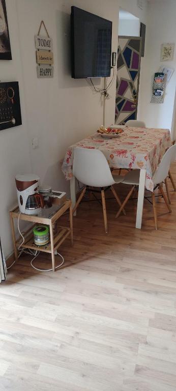 Televízia a/alebo spoločenská miestnosť v ubytovaní ControVento Apartament II