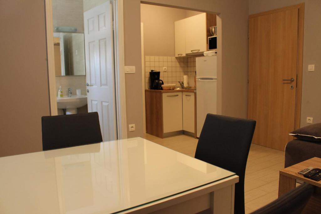 Kuchyňa alebo kuchynka v ubytovaní Beachside Apartments Znjan