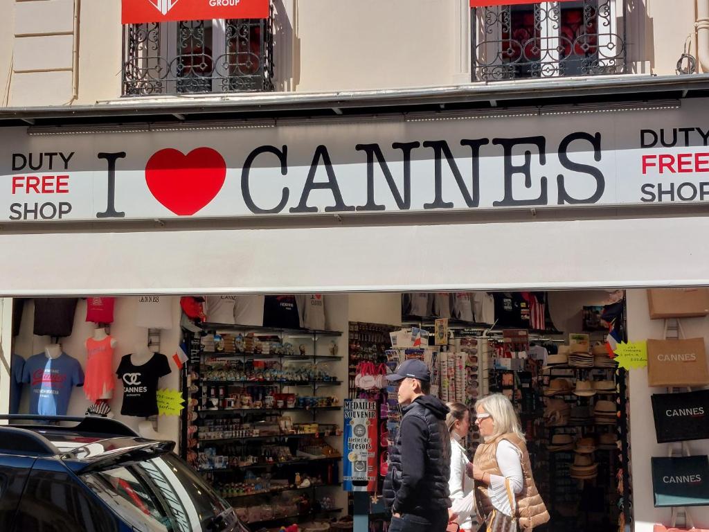 Hostia v ubytovaní Cannes Centre - Sea View - Modern - Walking Distance Beach and Palais des Festivals