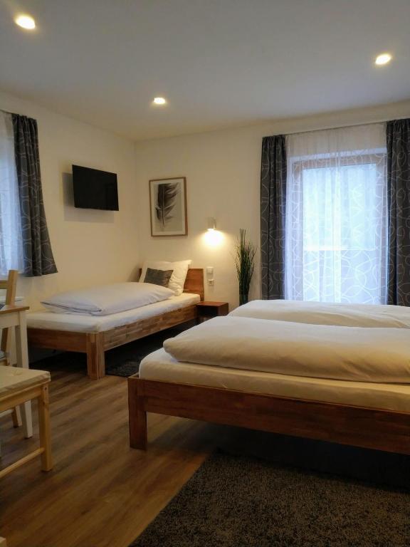 Postel nebo postele na pokoji v ubytování Gästehaus Moser