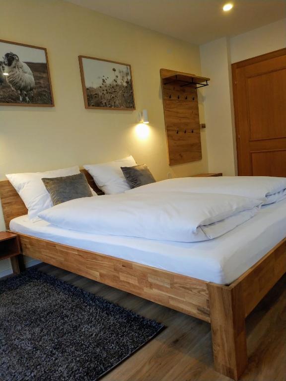 Postel nebo postele na pokoji v ubytování Gästehaus Moser