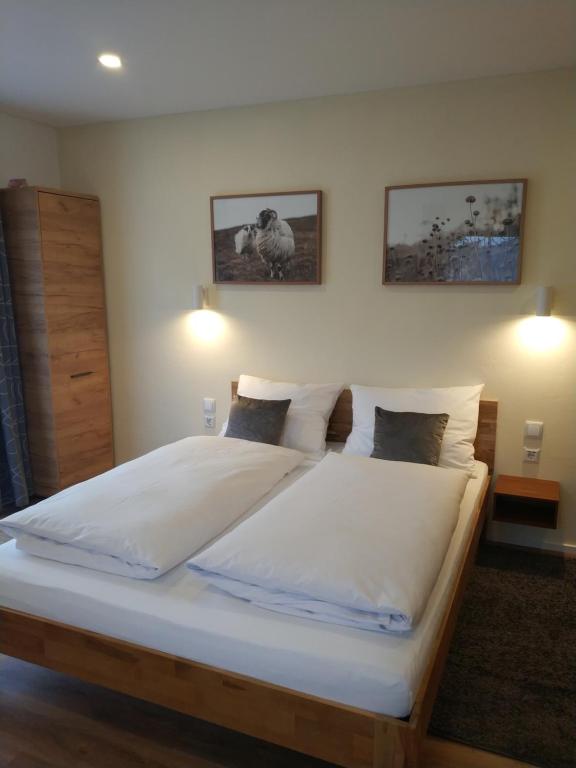 Postel nebo postele na pokoji v ubytování Gästehaus Moser