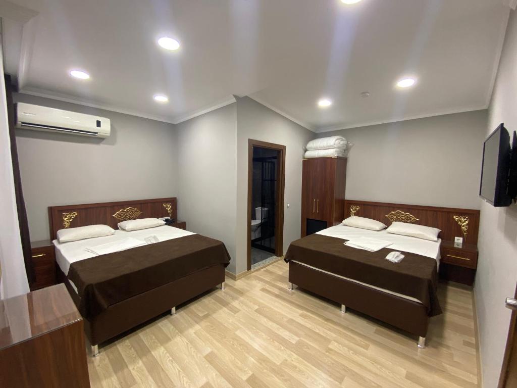 Postel nebo postele na pokoji v ubytování Grand Oral Hotel