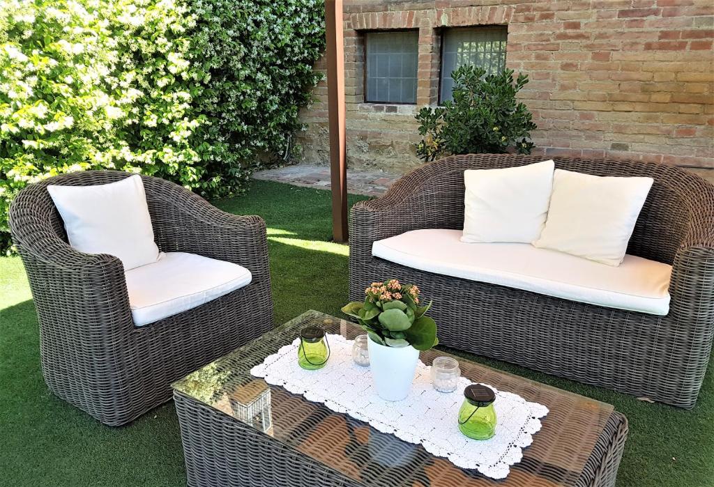 A seating area at Villa del Sole Siena