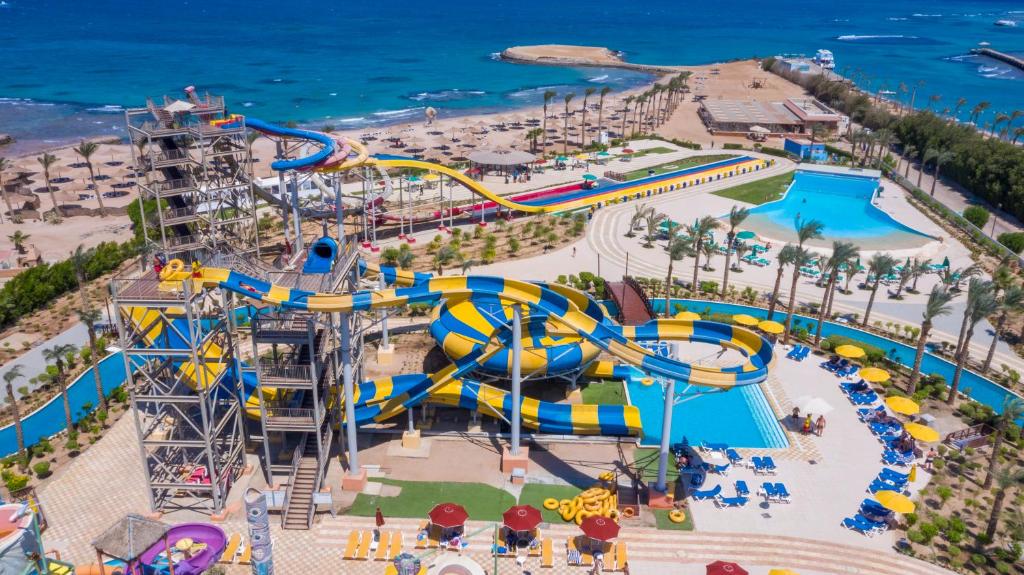 une image d'un parc aquatique dans un complexe dans l'établissement Blend Club Aqua Resort, à Hurghada