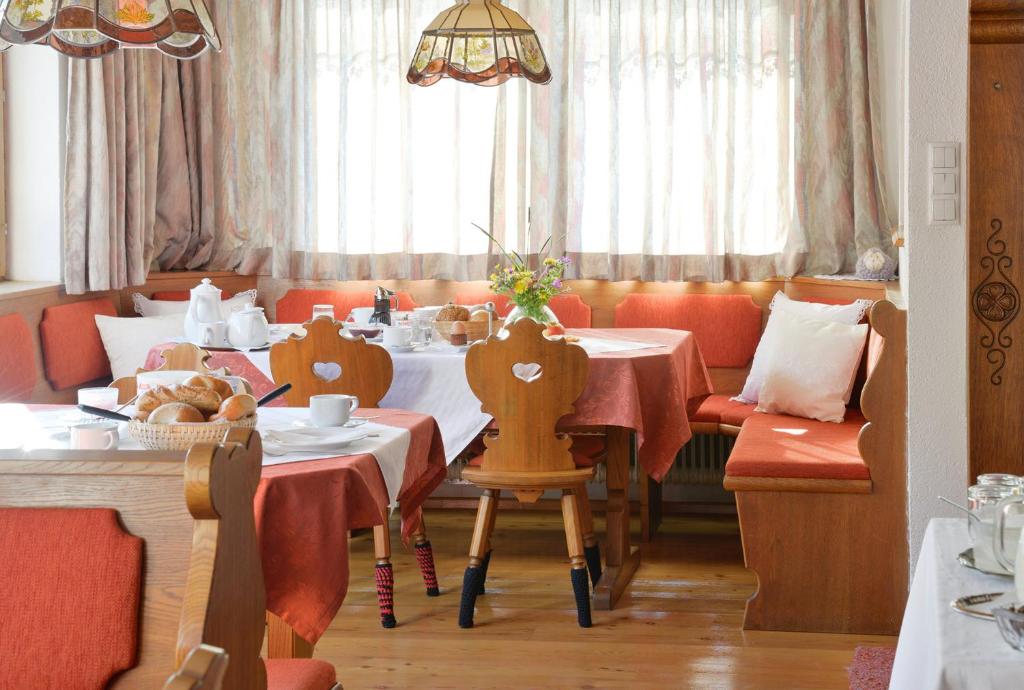 Posezení v ubytování Fernblick Frühstückspension