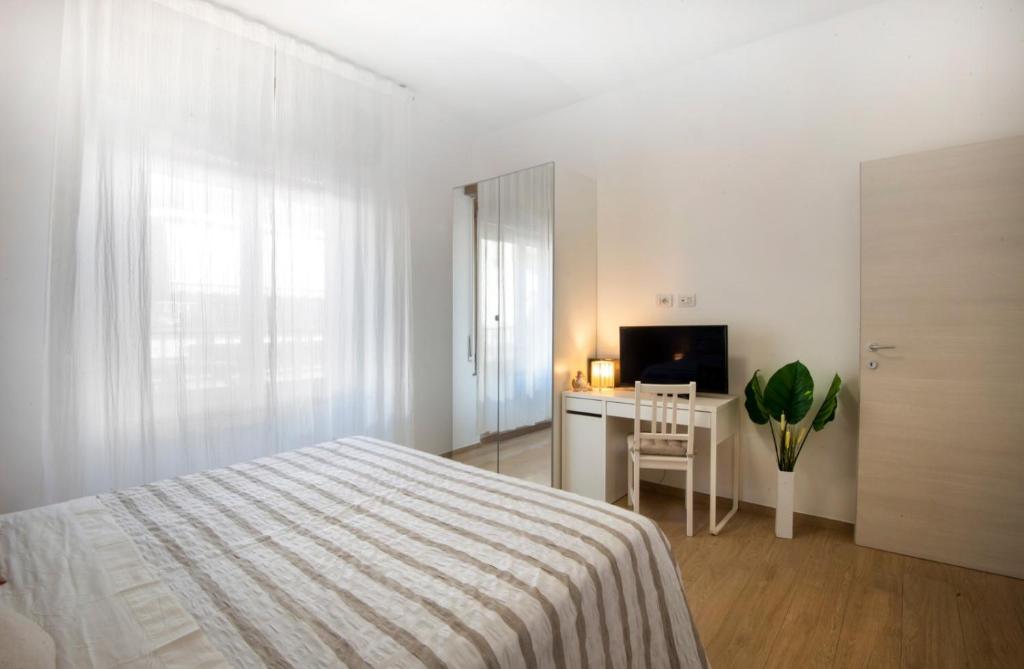 A bed or beds in a room at Appartamento Carducci Fiera Rho Milan