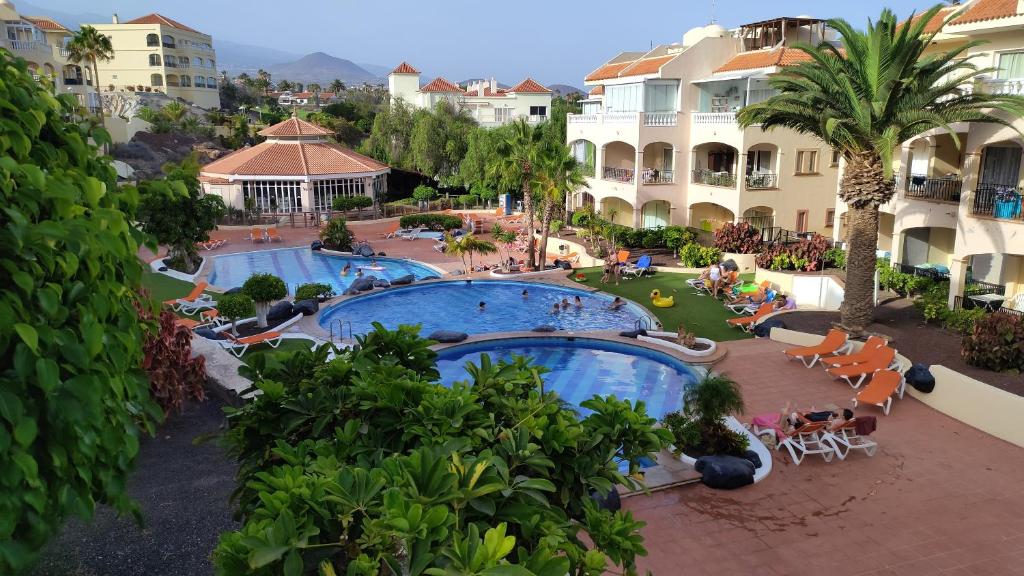 Bazén v ubytování Tenerife Golf Park Apartment nebo v jeho okolí
