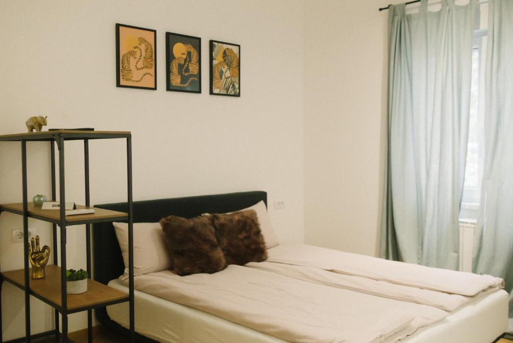 meebo apartments - Apartment