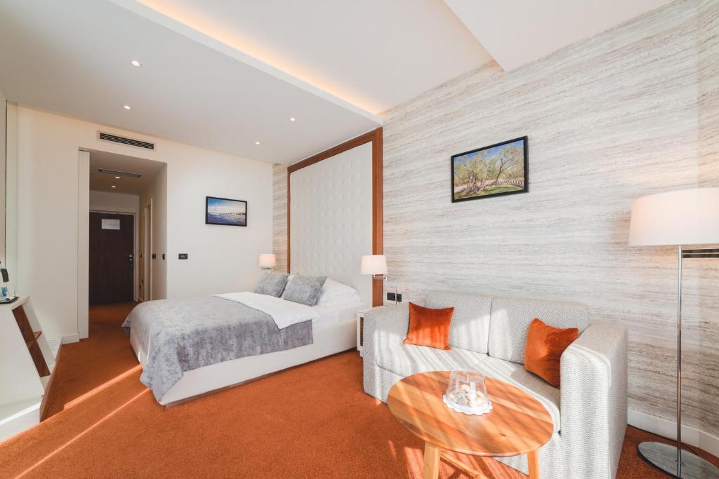 Postel nebo postele na pokoji v ubytování Kalamper Hotel & Spa