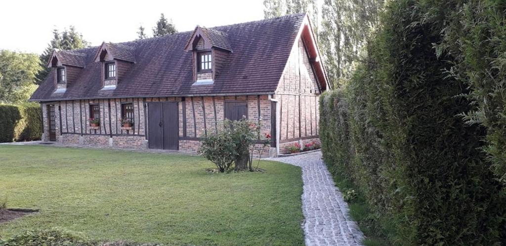 Le petit gîte de la Varenne外面的花园