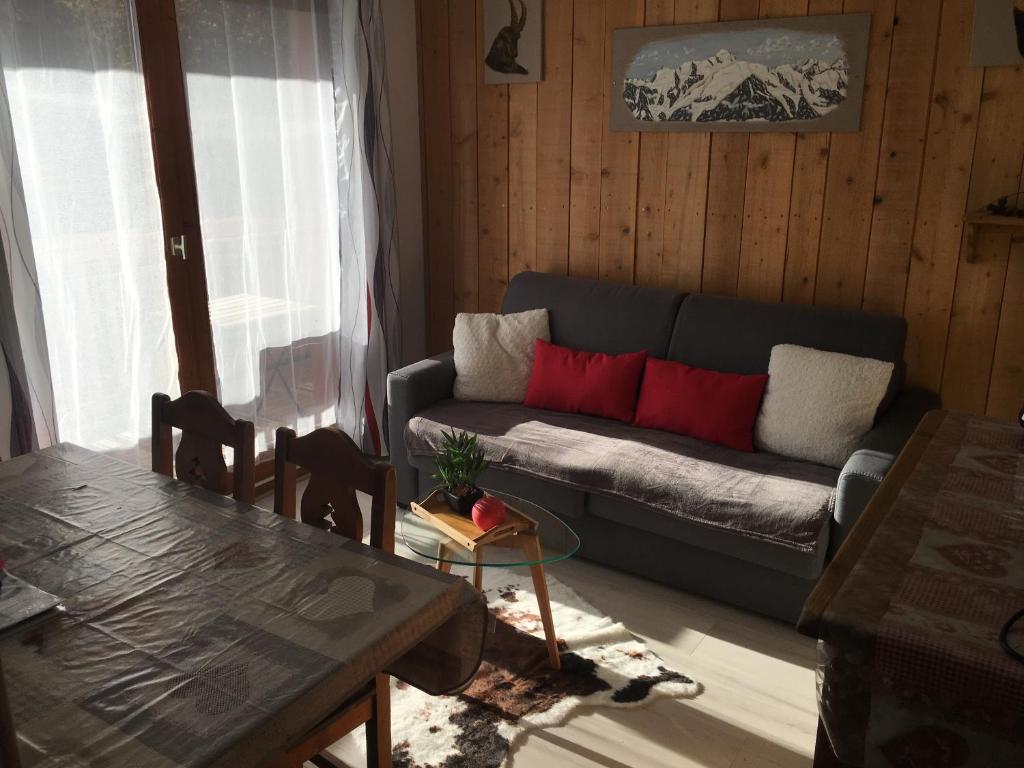 En sittgrupp på Appartement cosy 27 m2 idéal 5 personnes