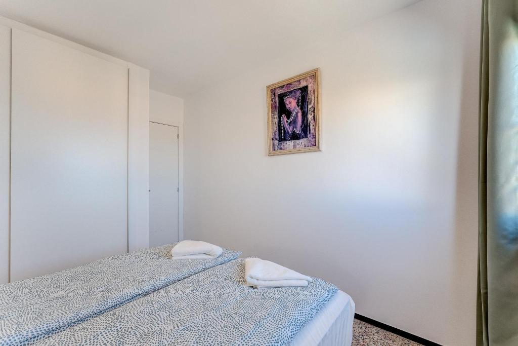 Łóżko lub łóżka w pokoju w obiekcie Los Cristianos Achacay Bluesky Apartment
