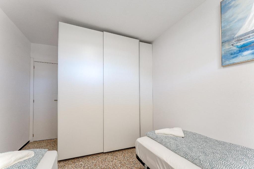 Łóżko lub łóżka w pokoju w obiekcie Los Cristianos Achacay Bluesky Apartment