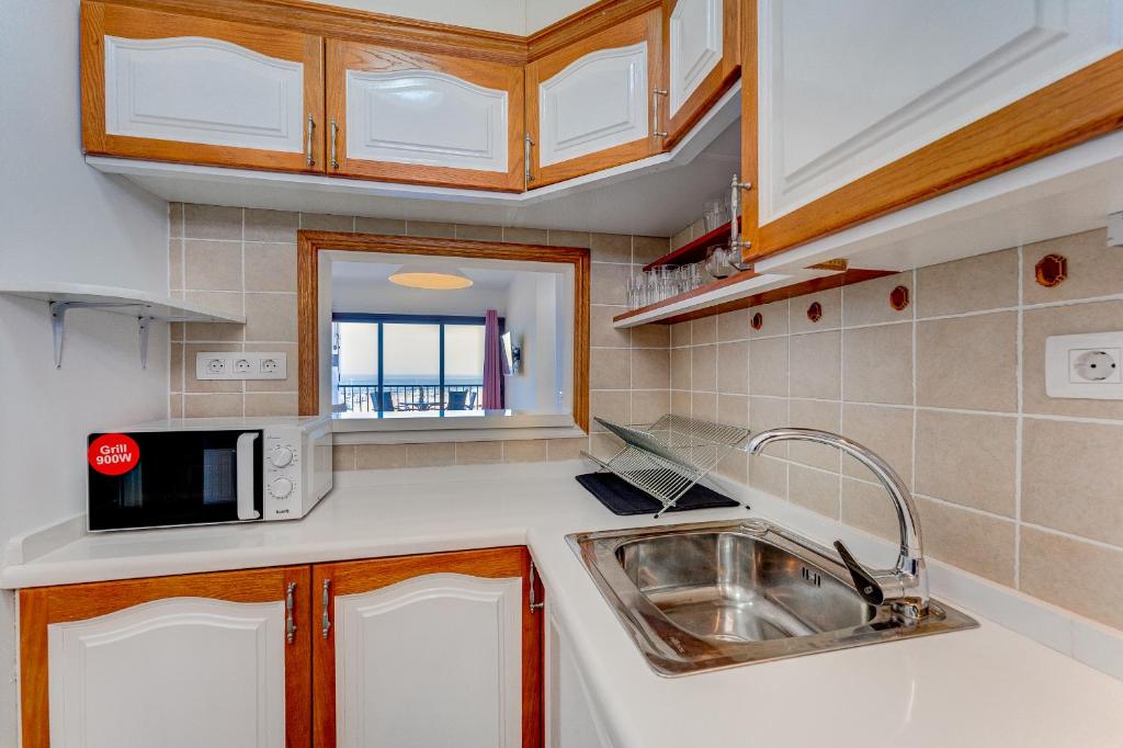 Kuchnia lub aneks kuchenny w obiekcie Los Cristianos Achacay Bluesky Apartment