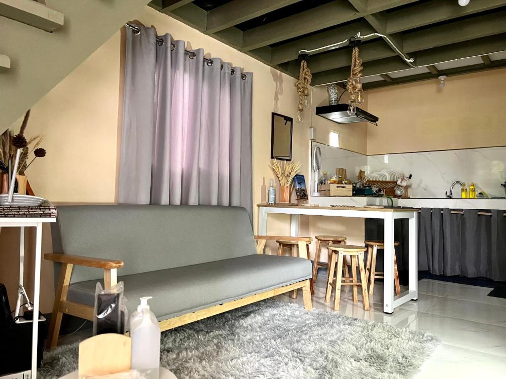 Fotografie z fotogalerie ubytování Loft Baler with Kitchen & Ideal for Work from Home Setup v destinaci Baler