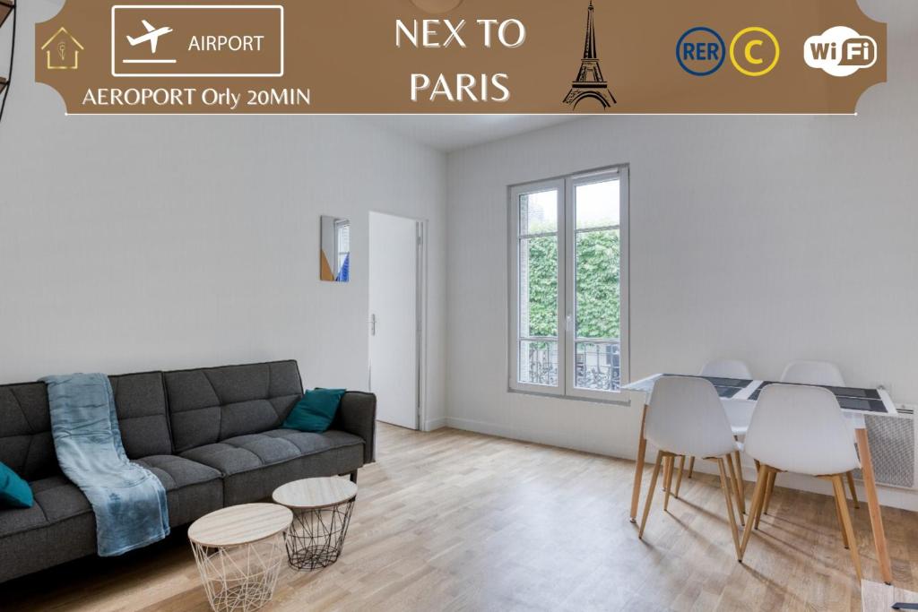 sala de estar con sofá y mesa en The New White Appart'Hôtel Vitry - Next to Paris, en Vitry-sur-Seine