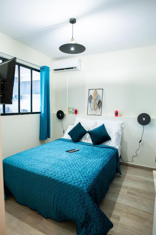 Een bed of bedden in een kamer bij Le Privil&egrave;ge appartement standing, piscine, terrasse, jardin, parking priv&eacute;