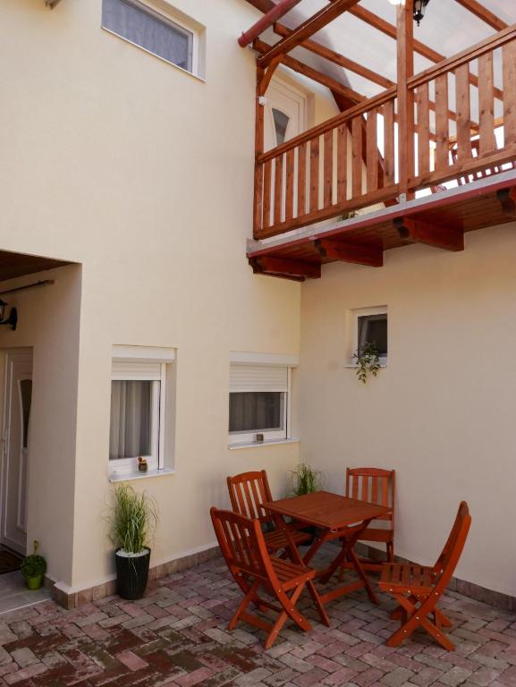 Balkón nebo terasa v ubytování Várfal apartman