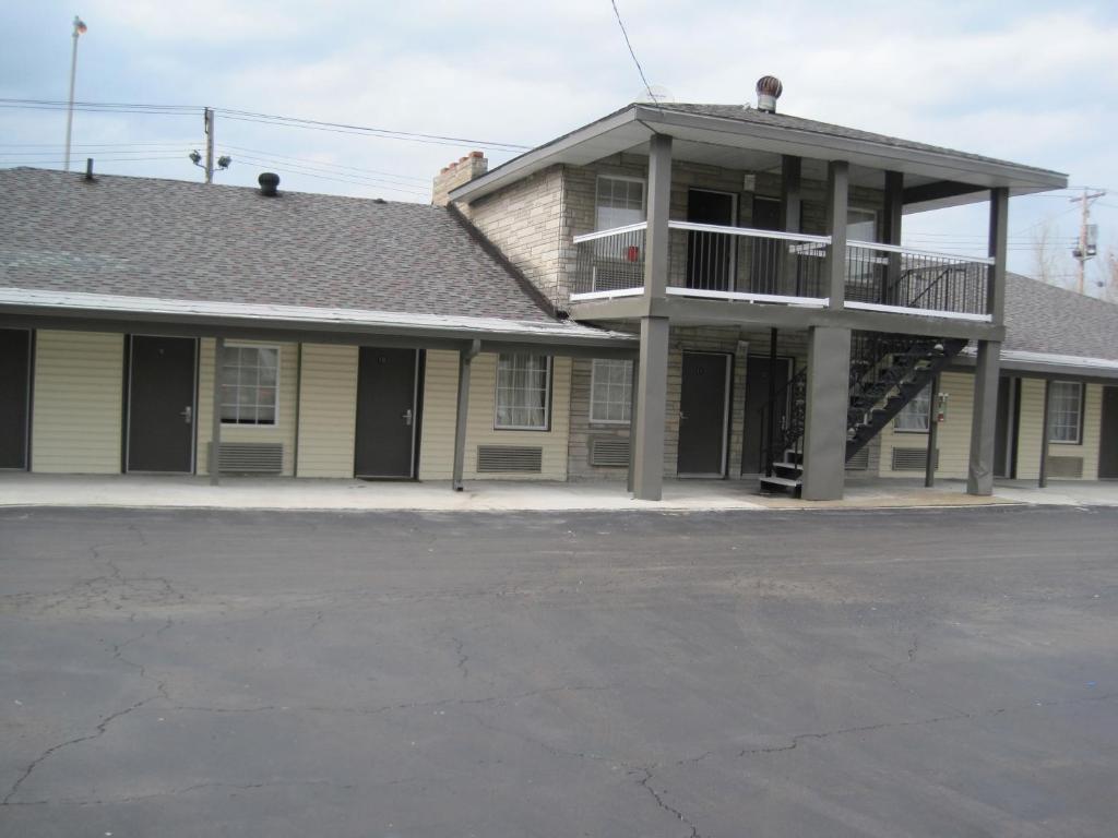 a building with a porch and a balcony at Royal Relax Inn in Fairmont City