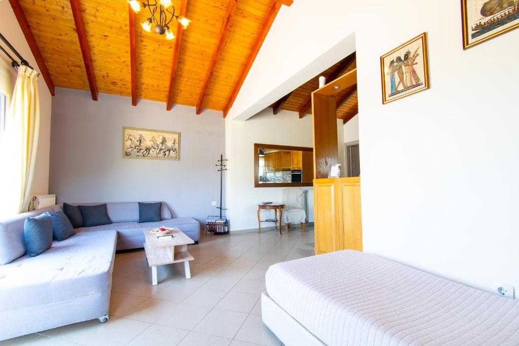 ATH Airport Suites Free Shuttle From And To Athens Airport - 11