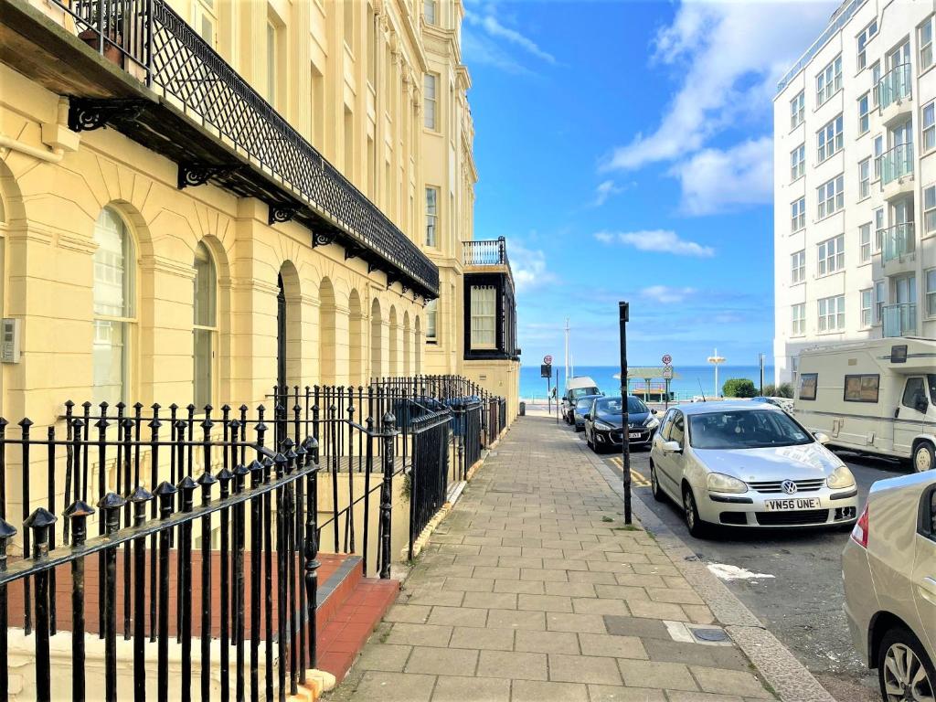 Brighton Seafront Tropical Two Bedroom Flat, Brighton & Hove (updated
