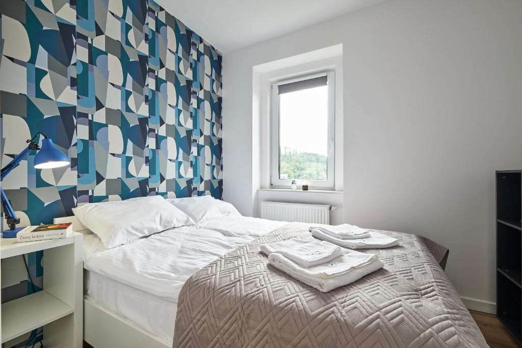 Posteľ alebo postele v izbe v ubytovaní Blue Apartament & Office Kudowa-Zdrój