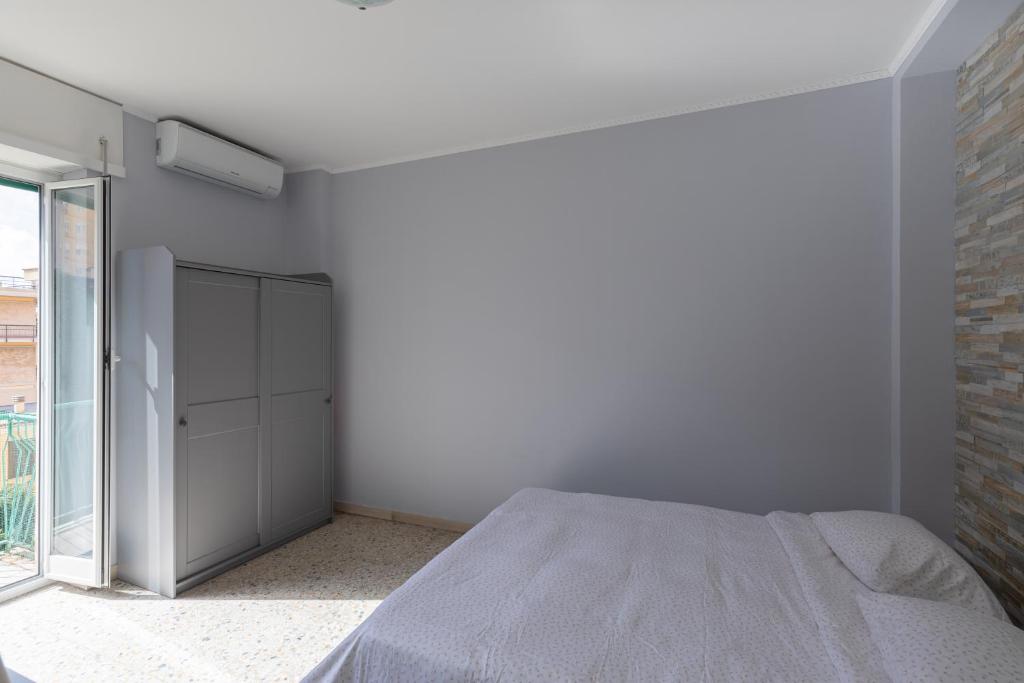A bed or beds in a room at Appartamento con terrazza vicino al Vaticano