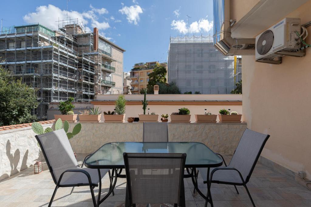 A balcony or terrace at Appartamento con terrazza vicino al Vaticano