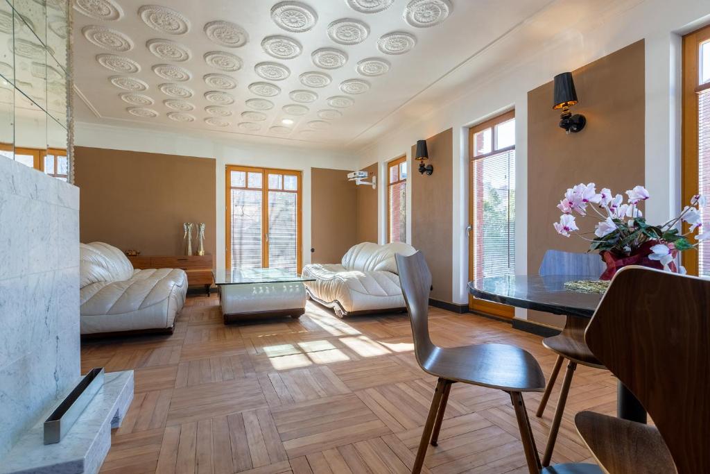 PATEK Premium Apartments - Airport & MTP - Apartment - Split Level