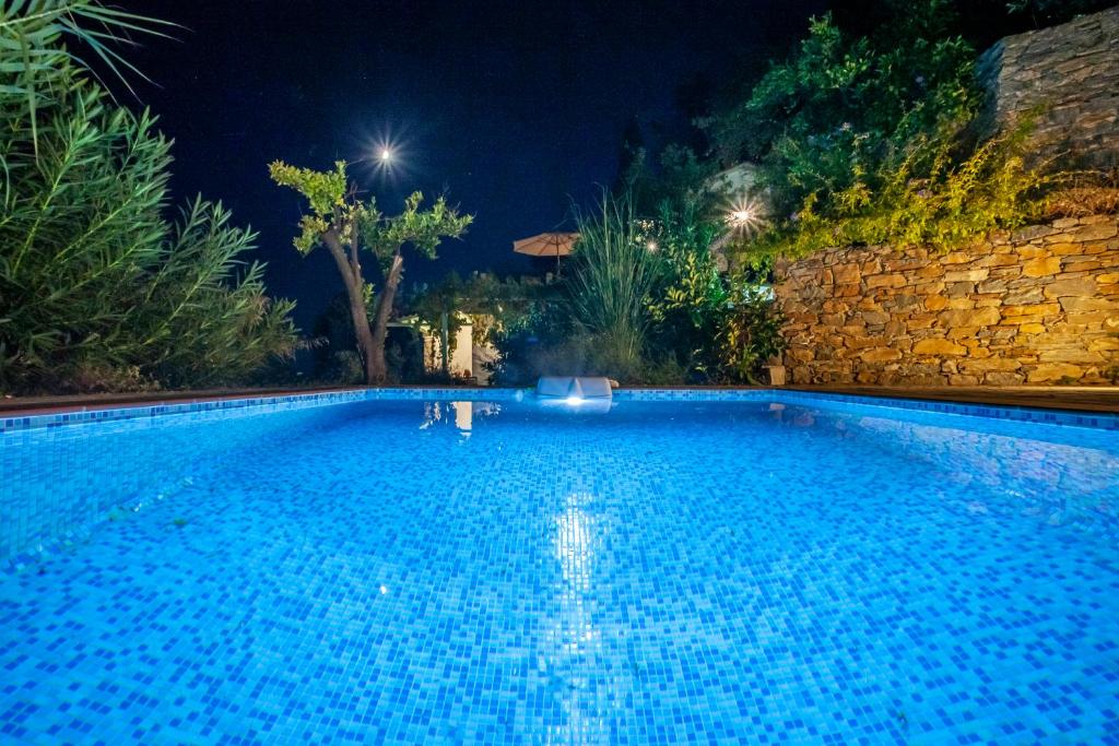 Bazén v ubytování Olea Skopelos villas with swimming pools & sea view nebo v jeho okolí