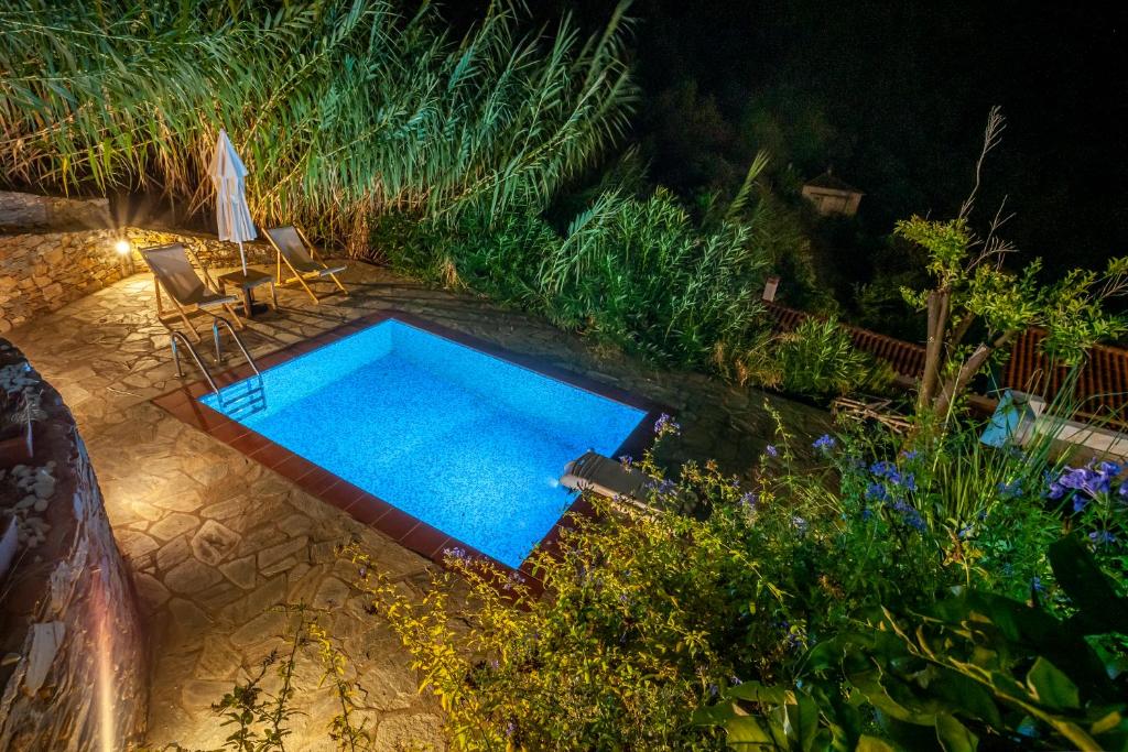 Bazén v ubytování Olea Skopelos villas with swimming pools & sea view nebo v jeho okolí