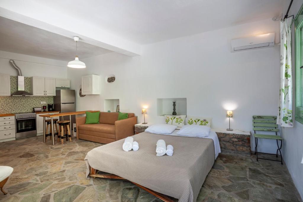 Kuchyň nebo kuchyňský kout v ubytování Olea Skopelos villas with swimming pools & sea view
