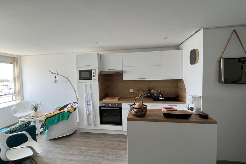 Η κουζίνα ή μικρή κουζίνα στο Superbe appartement rénové avec vue magnifique