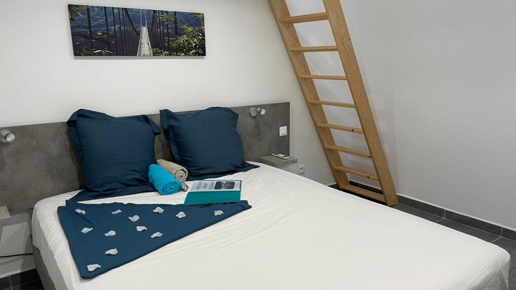 Postel nebo postele na pokoji v ubytování Domaine de Sainval