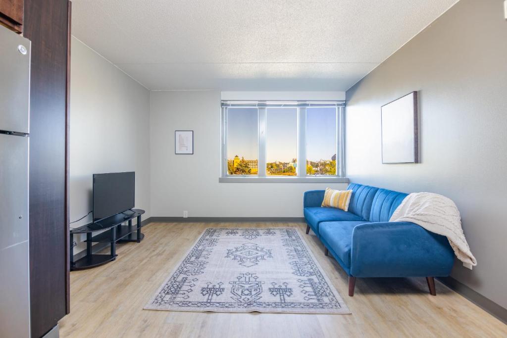 Modern Apt Across From Wells Fargo Arena Downtown - Housity