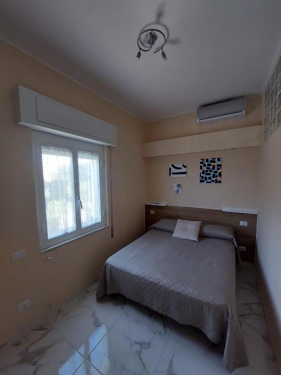 Posteľ alebo postele v izbe v ubytovaní EL MAR casa vacanza Lavinio mare