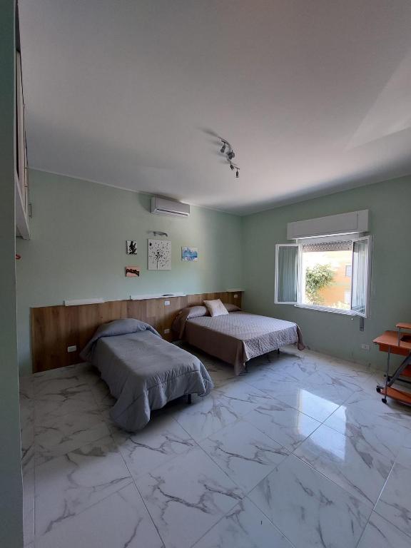 Posteľ alebo postele v izbe v ubytovaní EL MAR casa vacanza Lavinio mare