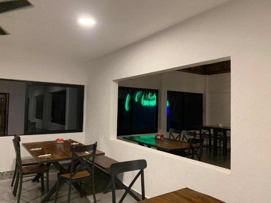 TV a/nebo společenská místnost v ubytování Mar De Estrellas - Hotel