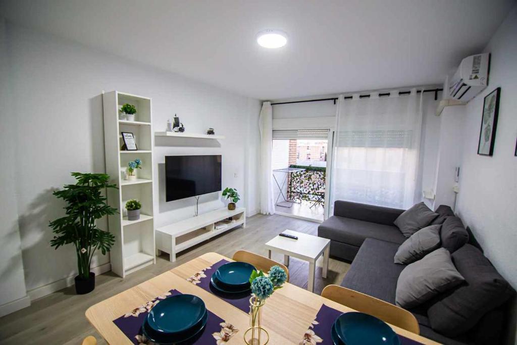 Apartamento con balcón cerca María Zambrano