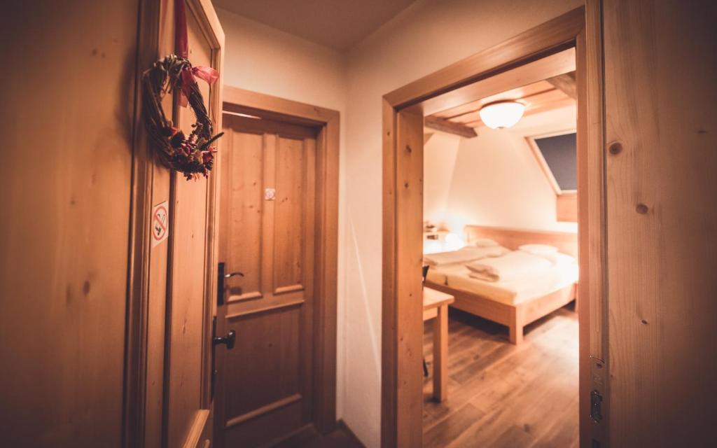 Łóżko lub łóżka w pokoju w obiekcie Penzion a Restaurace U Johana