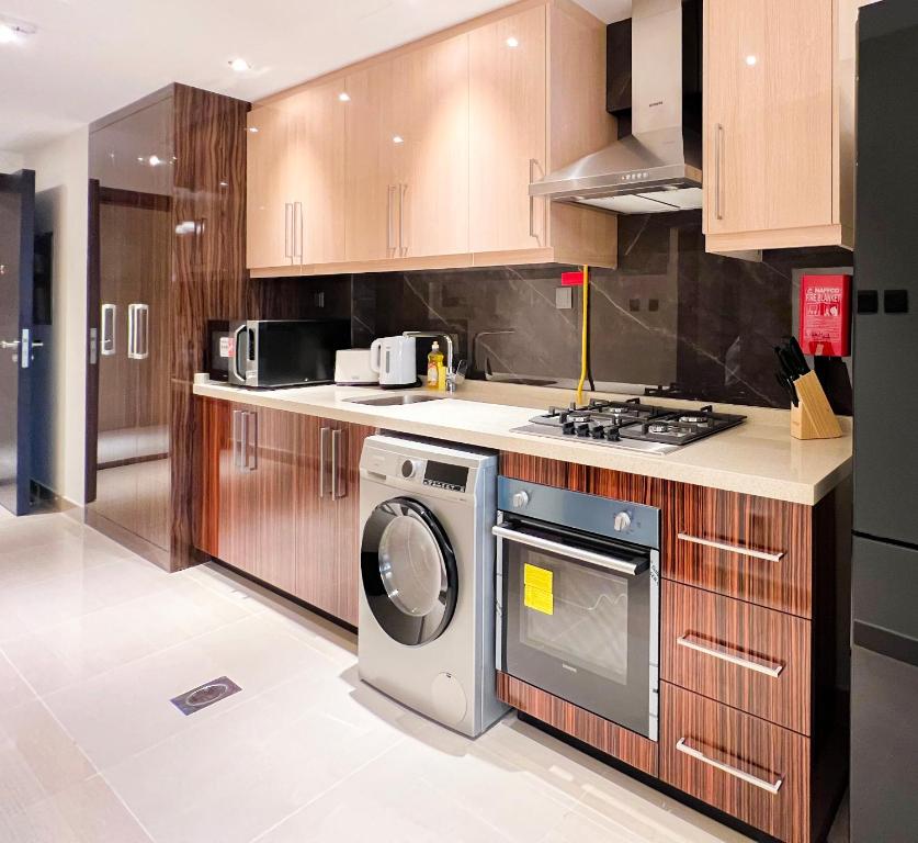Kuchyň nebo kuchyňský kout v ubytování Luton Vacation Homes - Elite Residence Downtown, Dubai