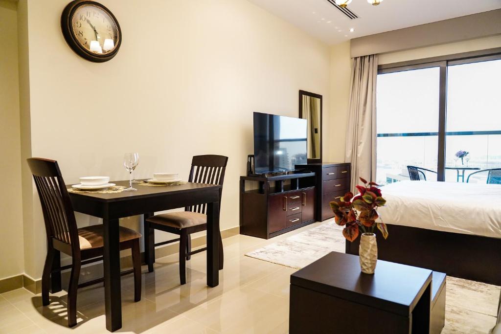 TV a/nebo společenská místnost v ubytování Luton Vacation Homes - Elite Residence Downtown, Dubai