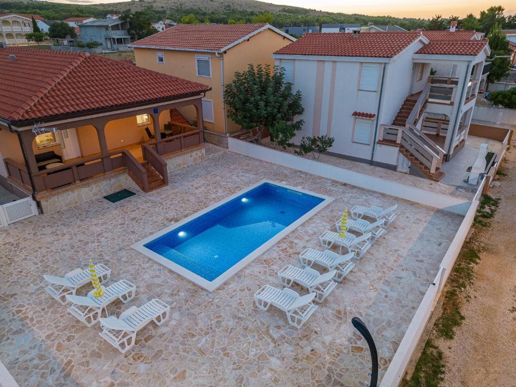Bazén v ubytovaní Apartments Kiara & Lukas alebo v jeho blízkosti