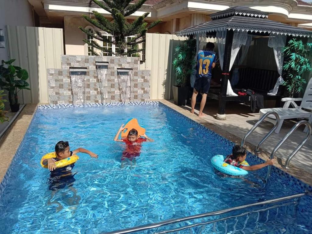 Private pool Cassa Dinies, Wifi , Bbq,10 pax - Дом с тремя спальнями