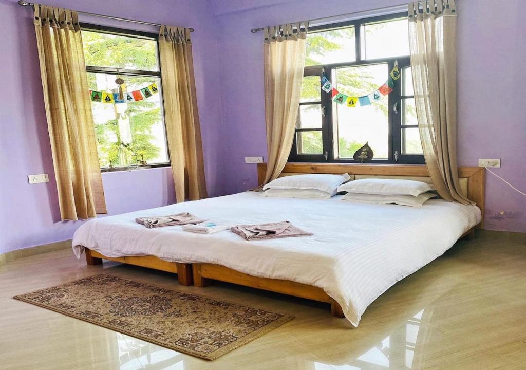 Postel nebo postele na pokoji v ubytování Yoga House