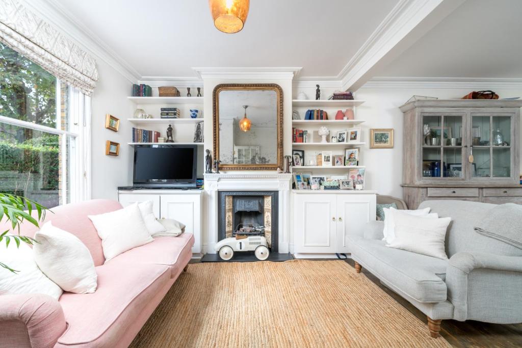 JOIVY Cosy house with private garden in Battersea