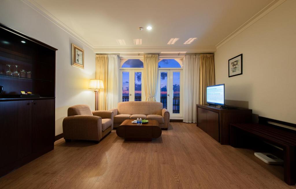 Premium Deluxe King with Ocean View  + Inclusive One-Time Afternoon Tea per room